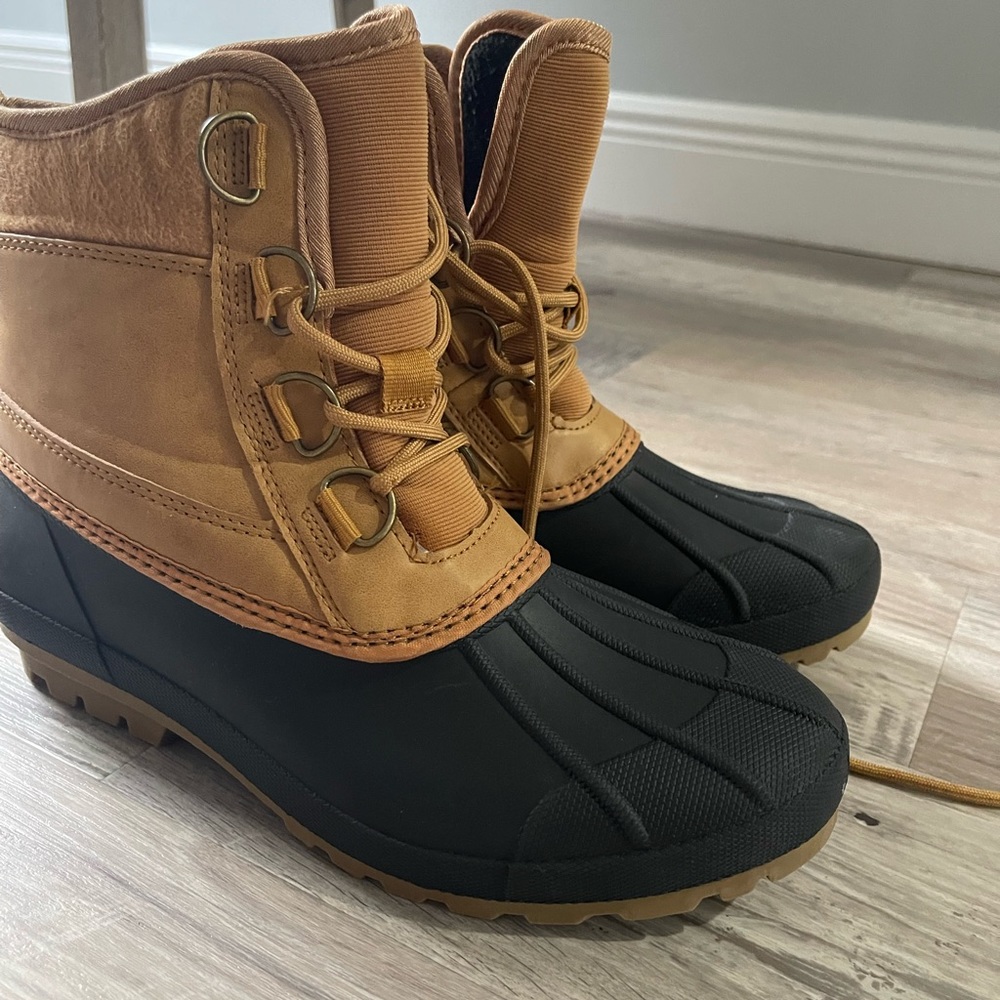 Universal threads Duck boots